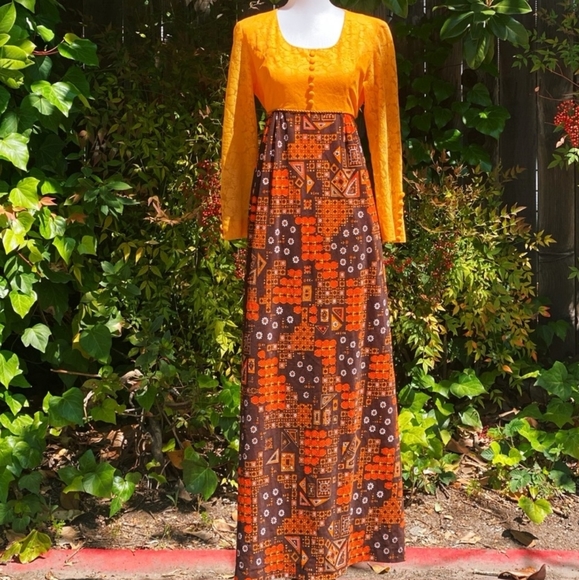 Vintage Dresses & Skirts - VINTAGE 1970s Floral Maxi Dress